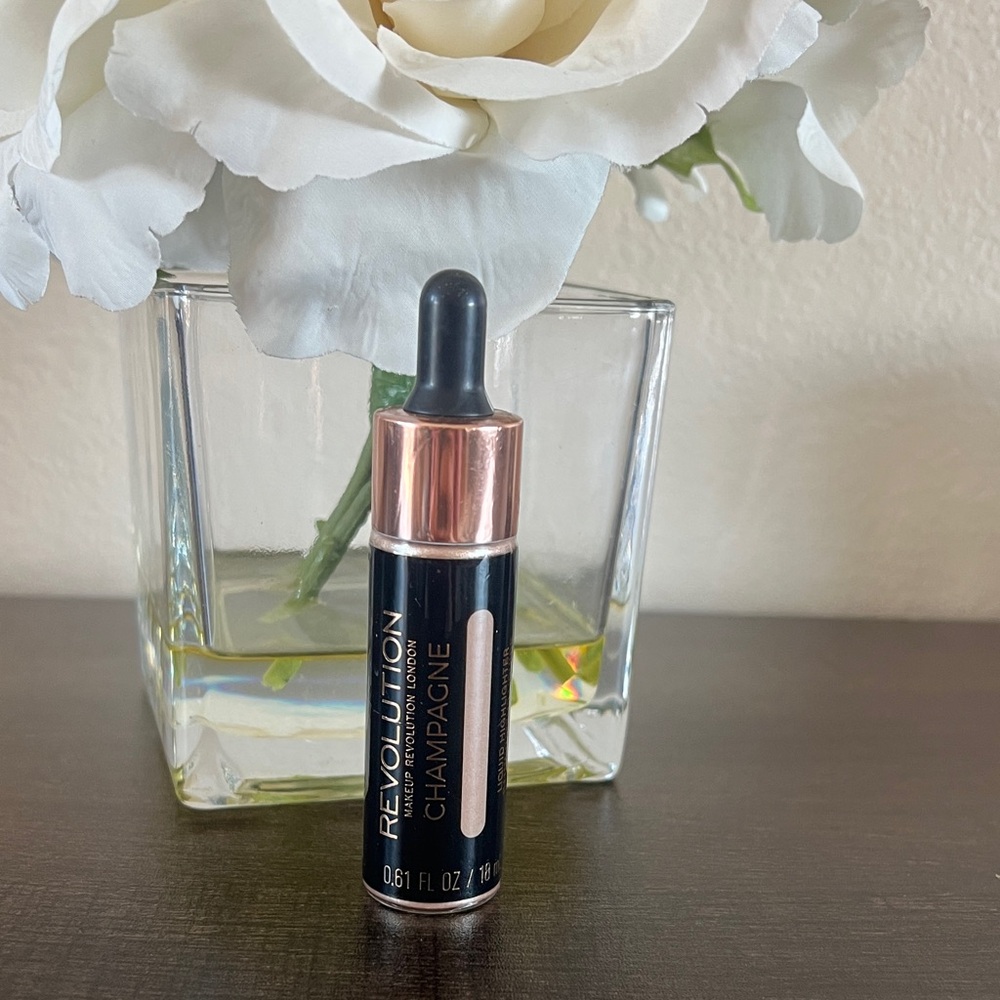 Revolution Champagne Liquid Highlighter